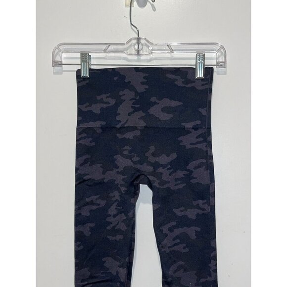 Spanx Look at Me Now Black Camo Seamless High-Waisted Legging Women's Size XS - Picture 3 of 10